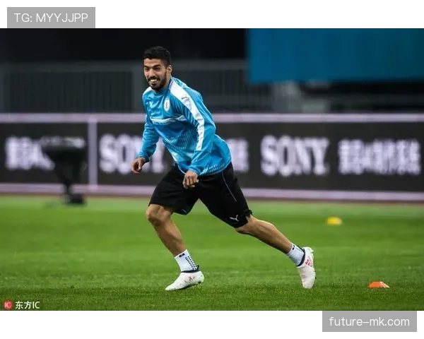 苏亚雷斯训练完直接啃牛排，这自律和胃口真不冲突？